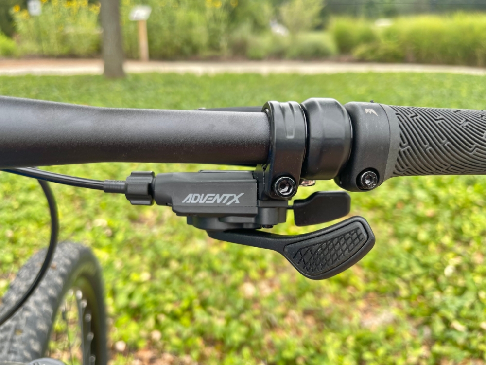 Double thumb trigger shifter on Prevelo Zulu Four