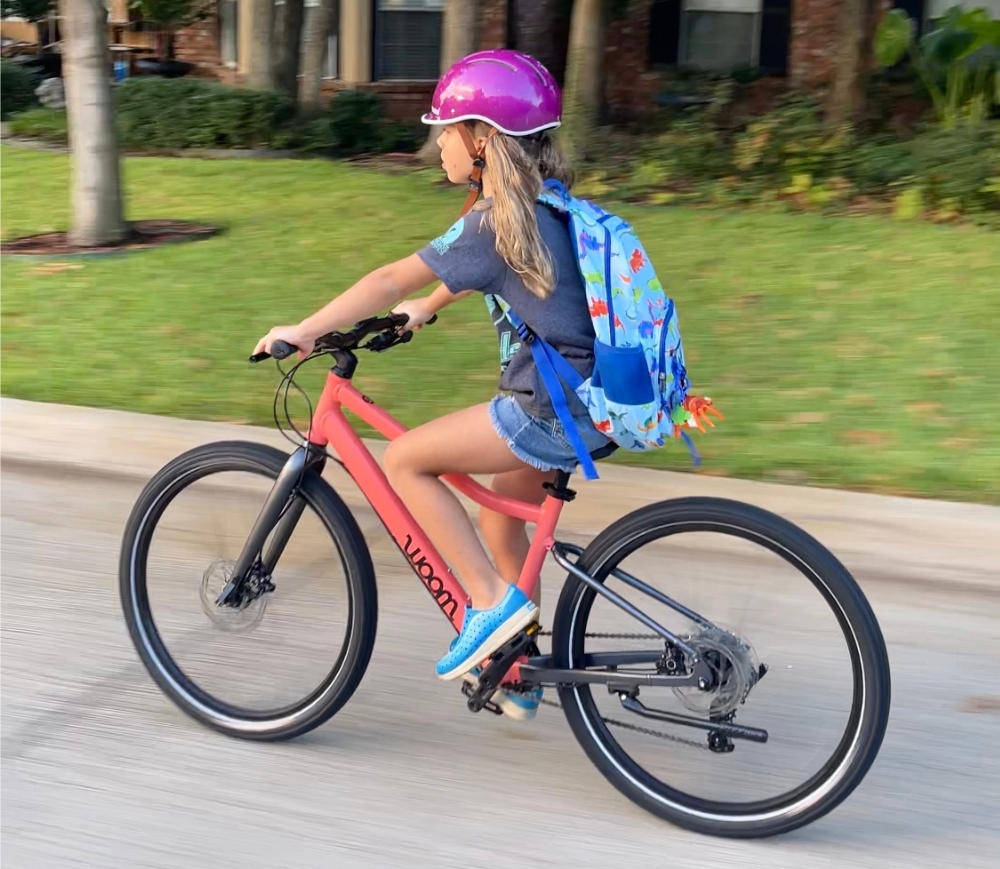 6 year old riding to school on the woom EXPLORE 5