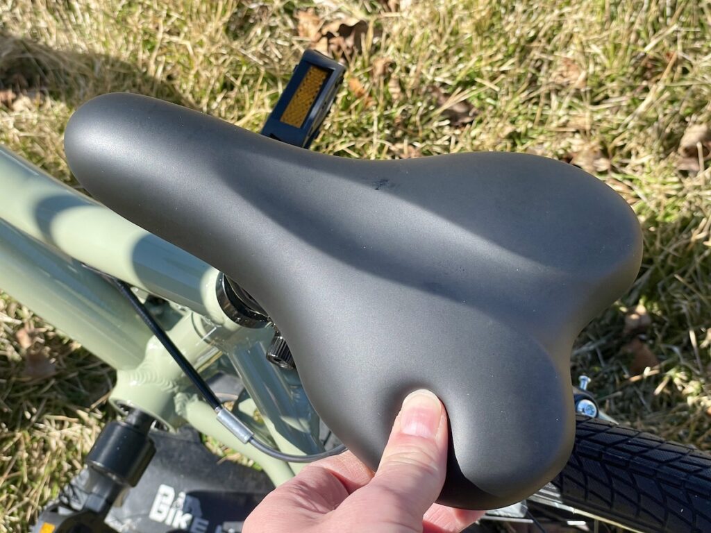 extra plush padded saddle on the retrospec Koda Plus 16” bike