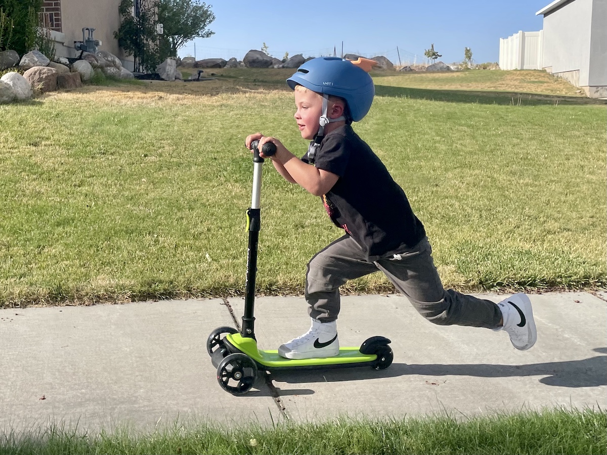 besrey 3 wheeled toddler scooter