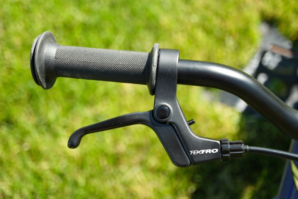 handlebar grip with bumper