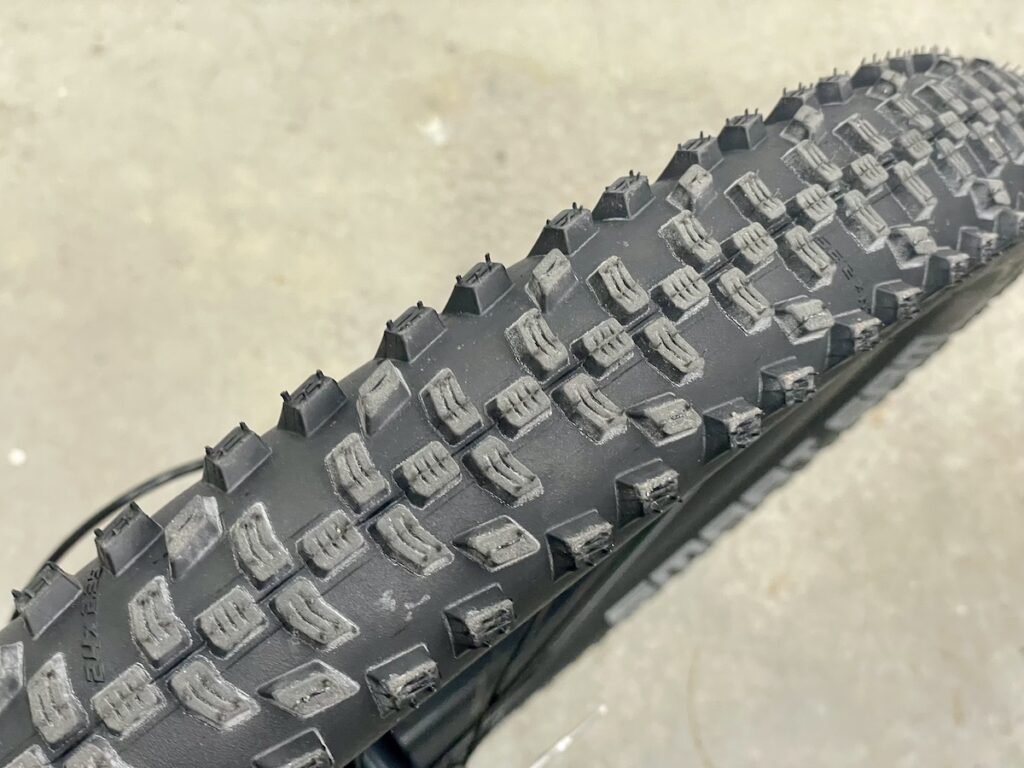 Seeker 24 schwalbe knobby tread